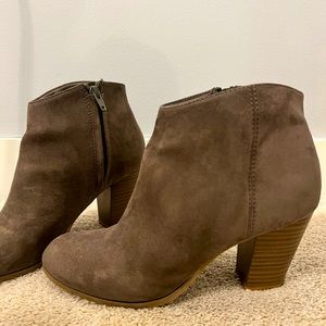 old navy • booties size 7